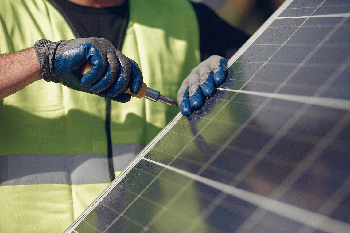 solar-panel-g376710f2a_1280.jpg Fotovoltaik-Panel