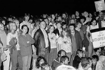 Oskar Lafontaine während der Blockade des US-Stützpunktes Mutlangen am 1. September 1983