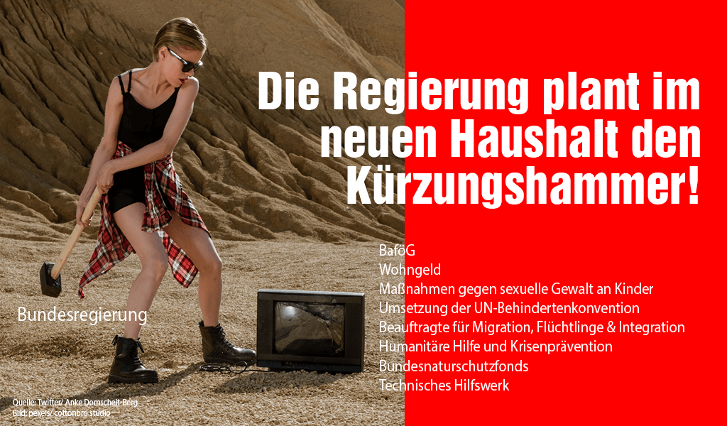Frau schlägt auf Fernseher ein