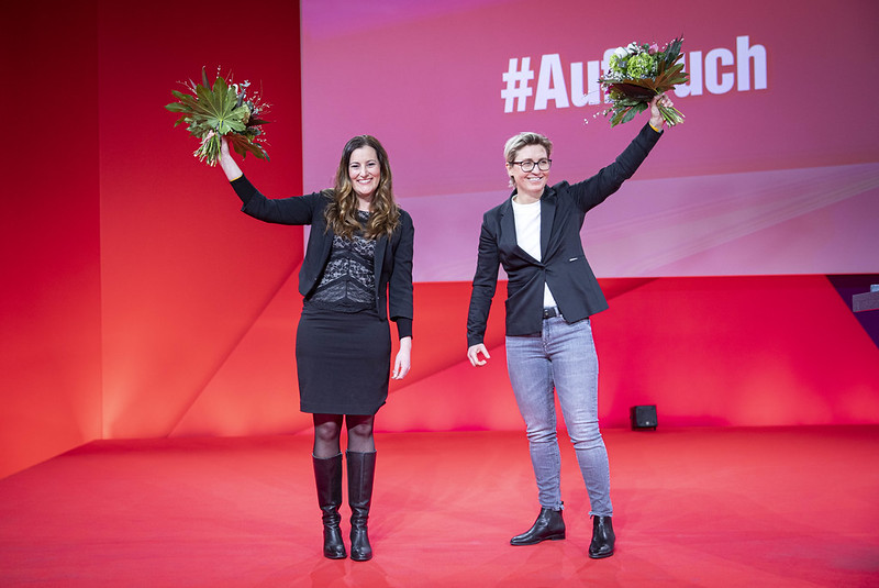 Janine Wissler und Susanne Hennig-Wellsow auf dem Digitalparteitag Janine Wissler und Susanne Hennig-Wellsow auf dem Digitalparteitag
